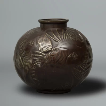 Vase en bronze à décor de poissons