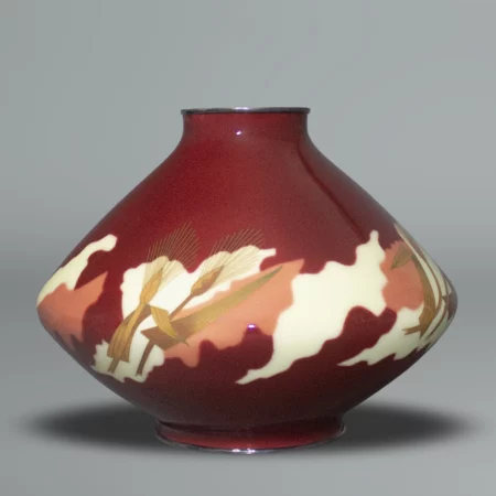 Vase en émail cloisonné à fond rouge d'Ando Jubei